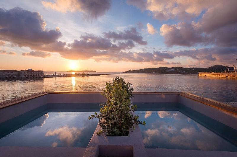 ארמופוליס Shapes Luxury Suites מראה חיצוני תמונה